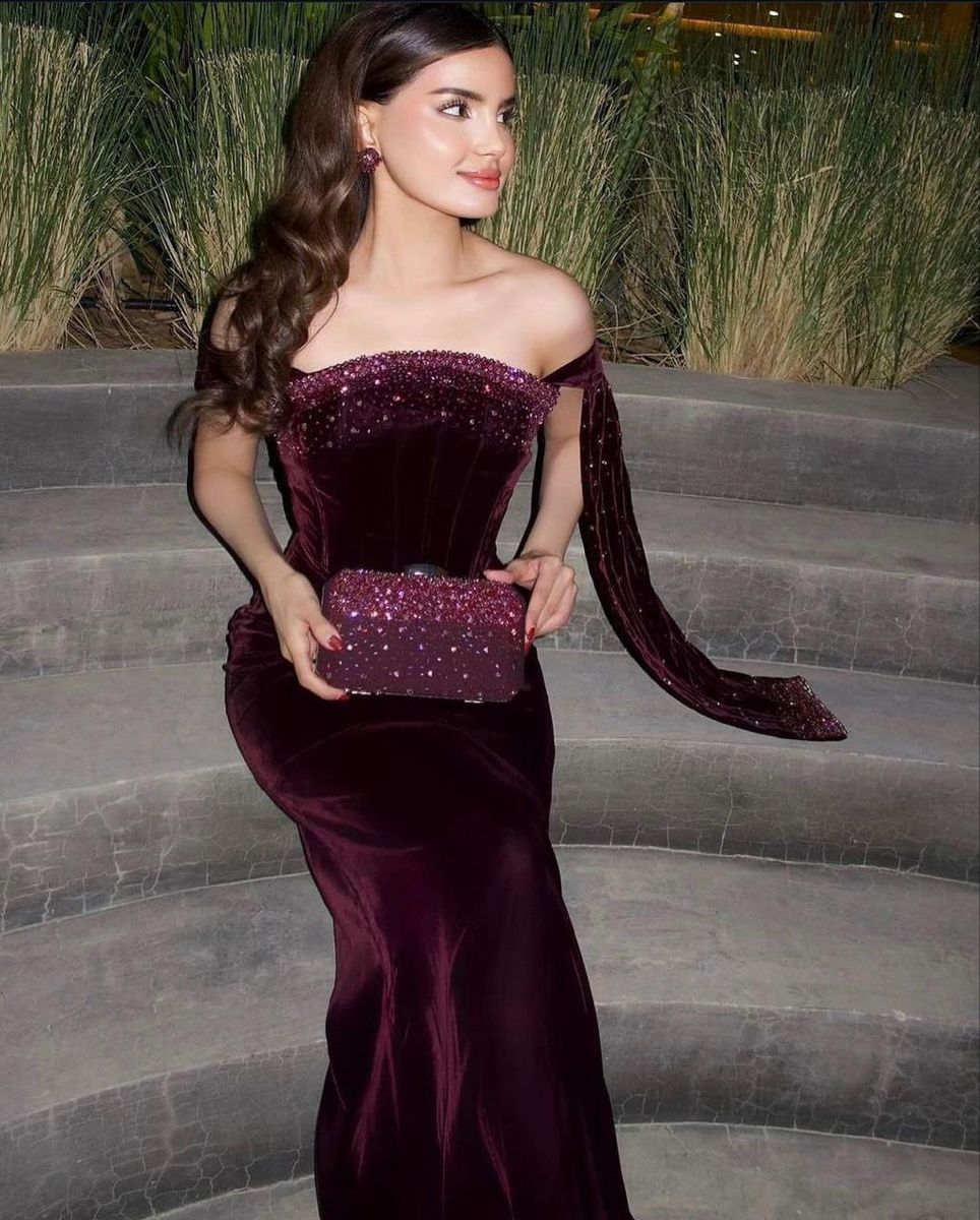 Elegante Ballkleider-Inspiration: Meerjungfrauen-Kleid mit schulterfreiem Schnitt, weinrot, burgunderfarben, aus Samt, langes, halbformelles Ballkleid für Teenager, High Schools AB1958