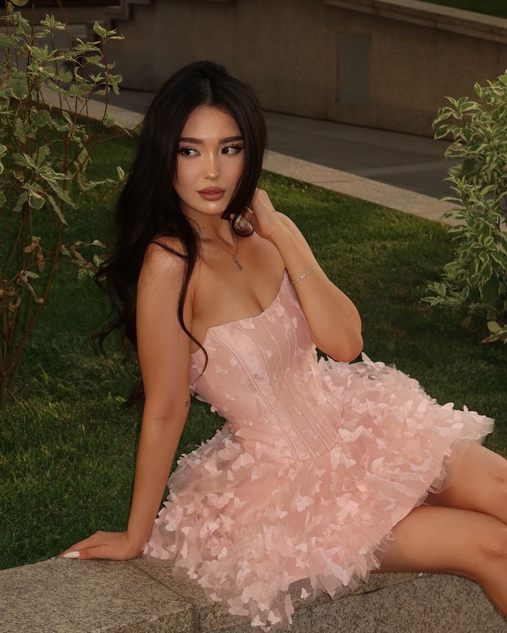 Niedliches trägerloses kurzes Ballkleid aus rosa Tüll, ideal für den 18. Geburtstag, den Homecoming-Ball oder als Cocktailkleid (AB1090)