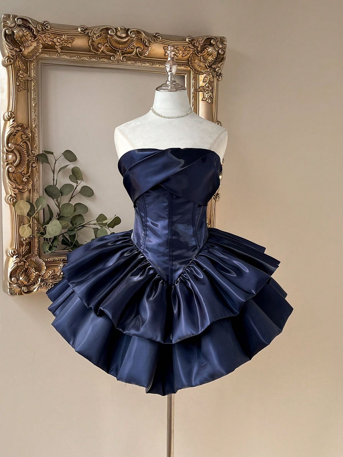 Robe bustier à la taille cintrée et jupe double épaisseur, idéale pour les enterrements de vie de célibataire, les mariages, les remises de diplômes N2118