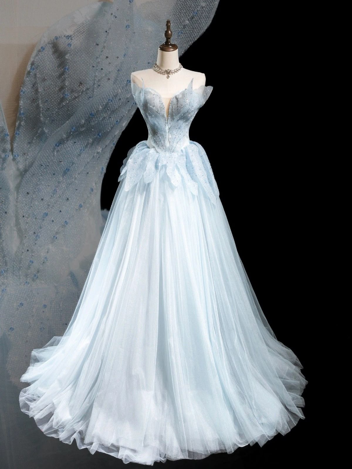 Robe de bal élégante sans bretelles en tulle bleu ciel clair, longue jusqu'au sol, corsage orné de perles, idéale pour une remise de diplôme ou un 20e anniversaire (N101)
