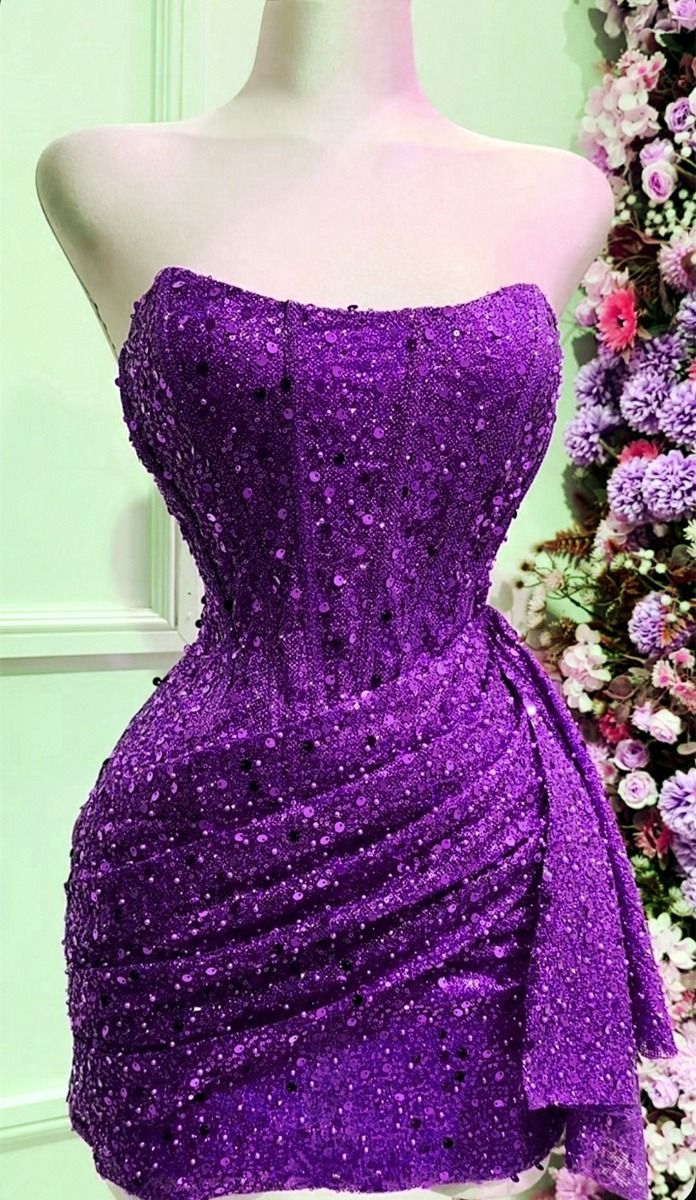 Elegantes Etui-Kleid, trägerlos, traubenförmig paillettenbesetzt, mit Rüschen, kurz, Abschlussball-Inspiration, Homecoming-Kleider RB3001