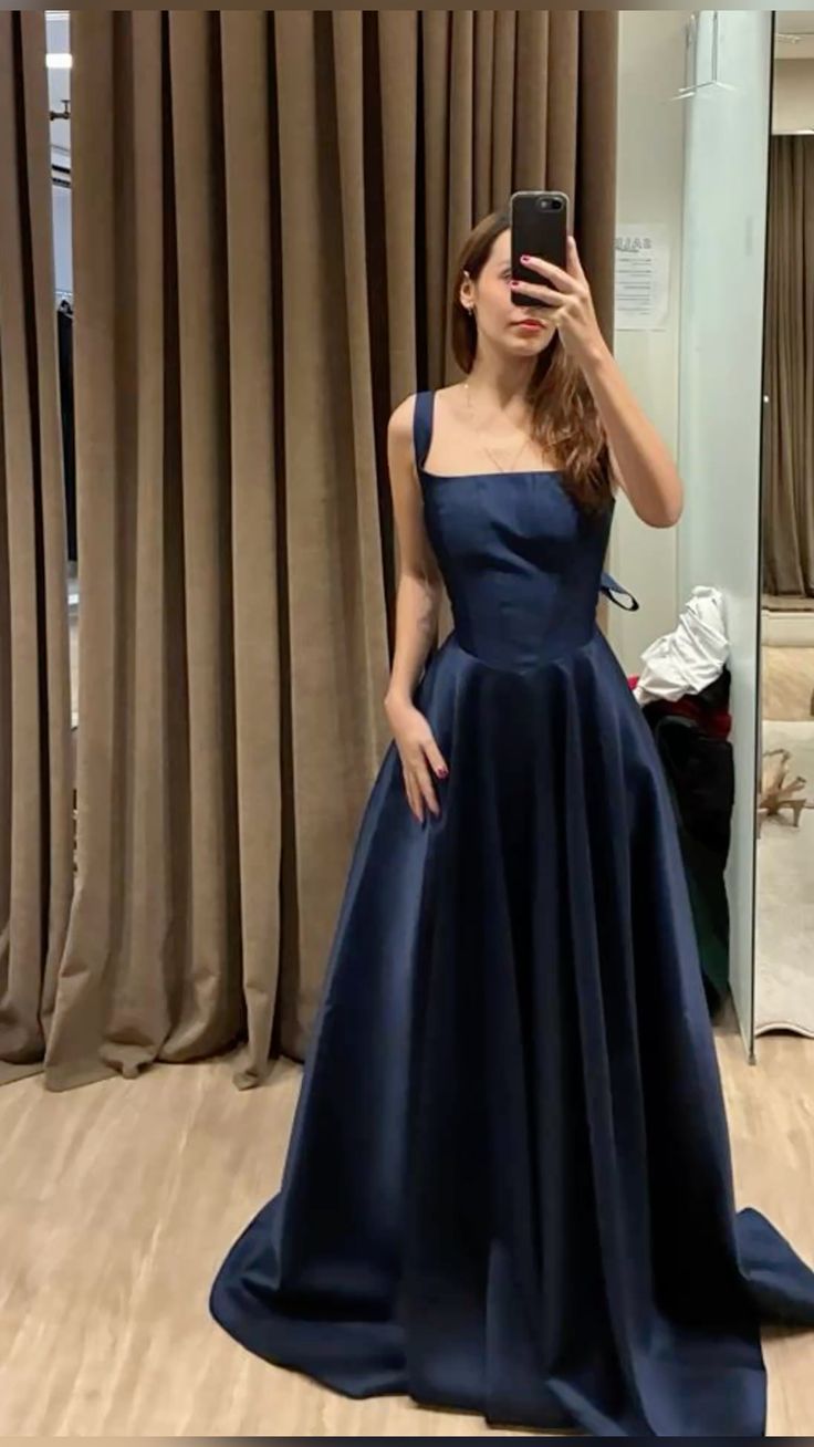 Einzigartiges, langes, marineblaues A-Linien-Abendkleid aus Satin mit eckigem Ausschnitt – Inspiration für formelle Anlässe in Dunkelblau (AB712)