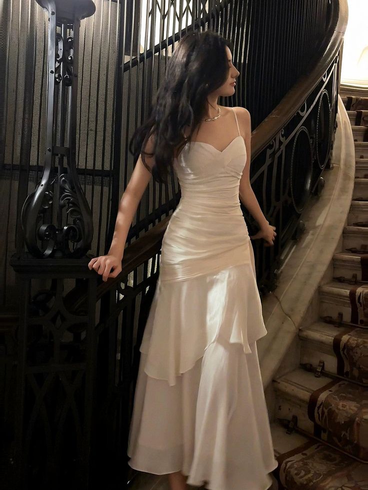 Weißes, langes Meerjungfrauen-Abendkleid aus Satin mit Herzausschnitt, weiße Träger, AB966