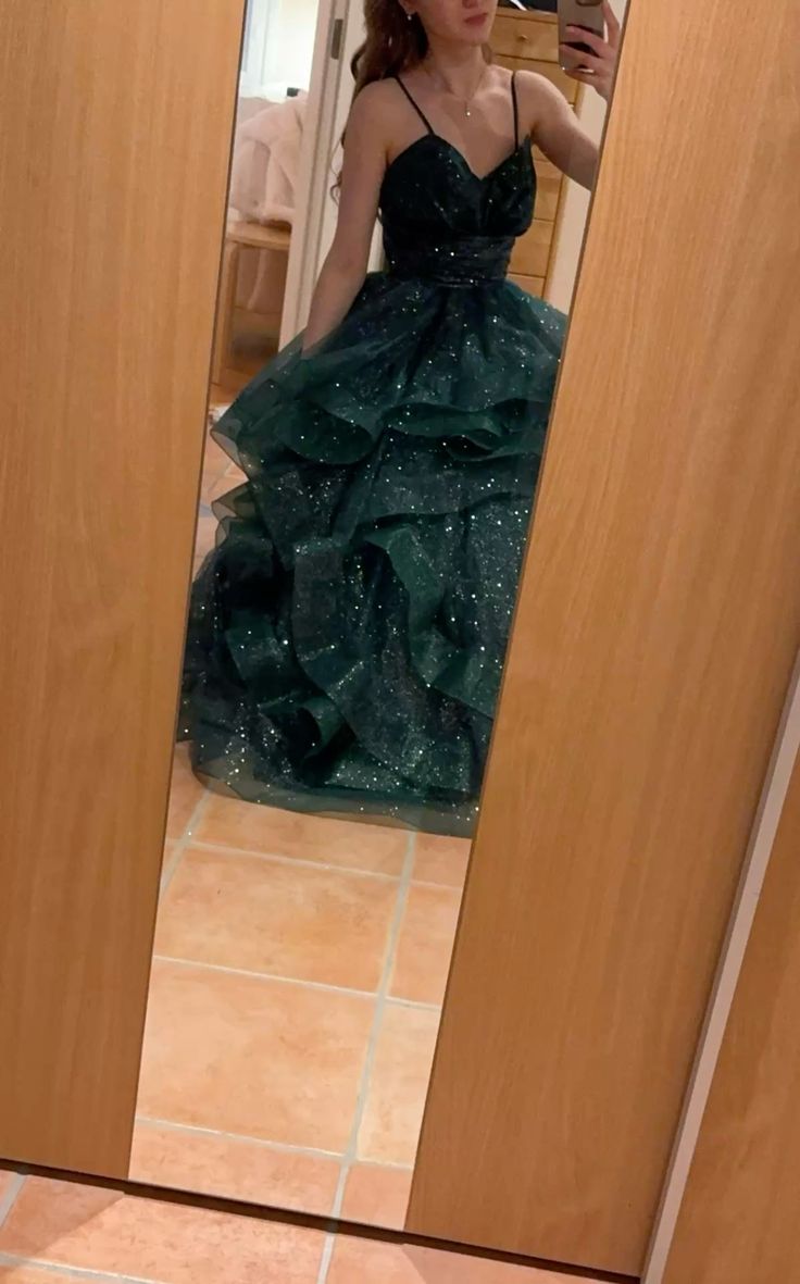 Elegantes Ballkleid mit Spaghettiträgern, smaragdgrüner Tüll, ideal für Teenager, festliche Anlässe und Partys, AB1103