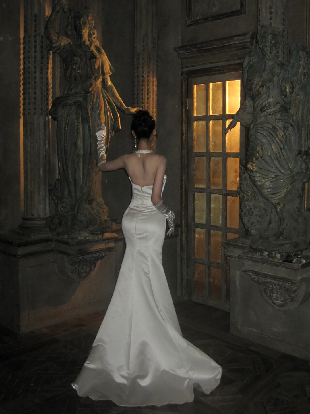 Robe de mariée blanche sirène sexy à col halter ornée de perles, robe de mariée de conte de fées N068