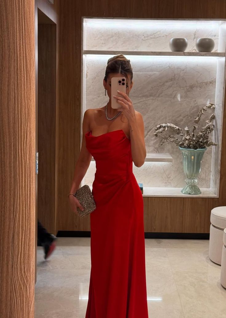 Elegantes, trägerloses, rotes, plissiertes Meerjungfrauen-Ballkleid in Marineblau, bodenlang, formelles Abendkleid aus Satin, AB754