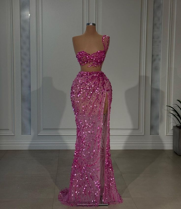 Elegantes, einseitig schulterfreies, rosafarbenes Meerjungfrauen-Kleid mit Paillettenschlitz – Inspiration für formelle Partys und lange Ballkleider AB1743