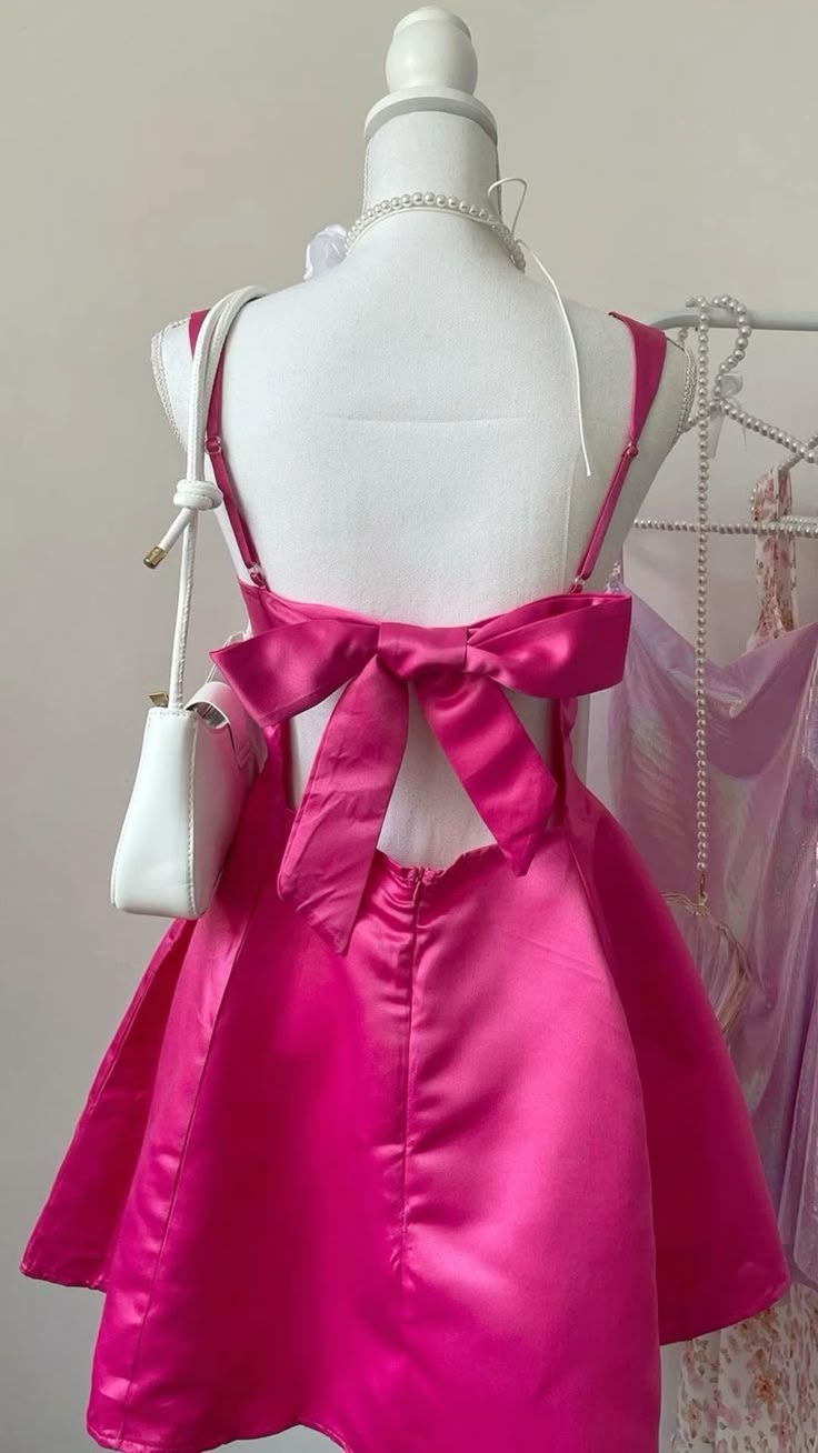 Robe courte rose en satin, élégante, dos nu, bretelles et coupe trapèze, idéale pour un 16e anniversaire (Hoco Dresses N1926).
