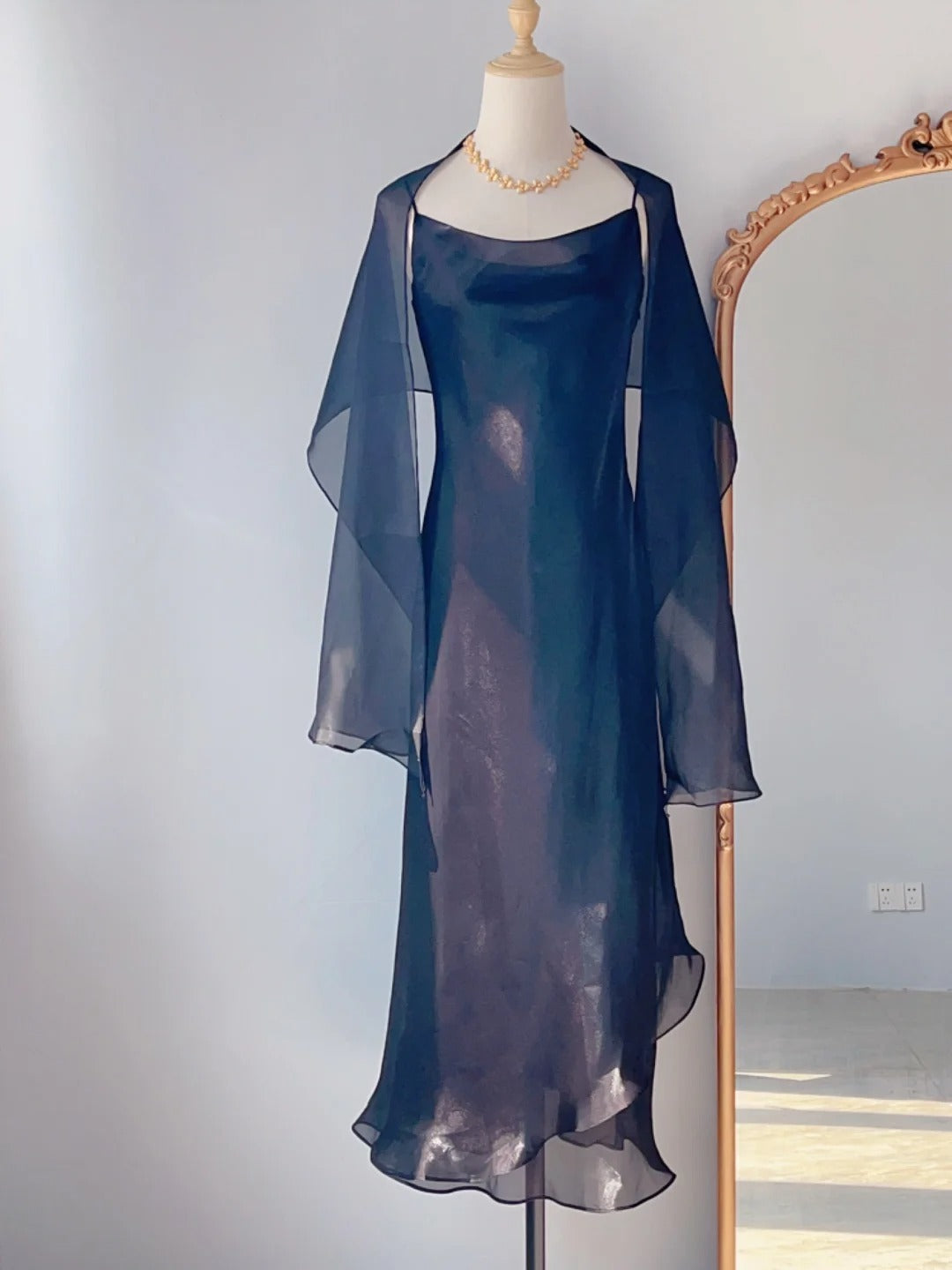 Robe de soirée sirène vintage noire à fines bretelles longues avec volants Tenues de cérémonie RB3925