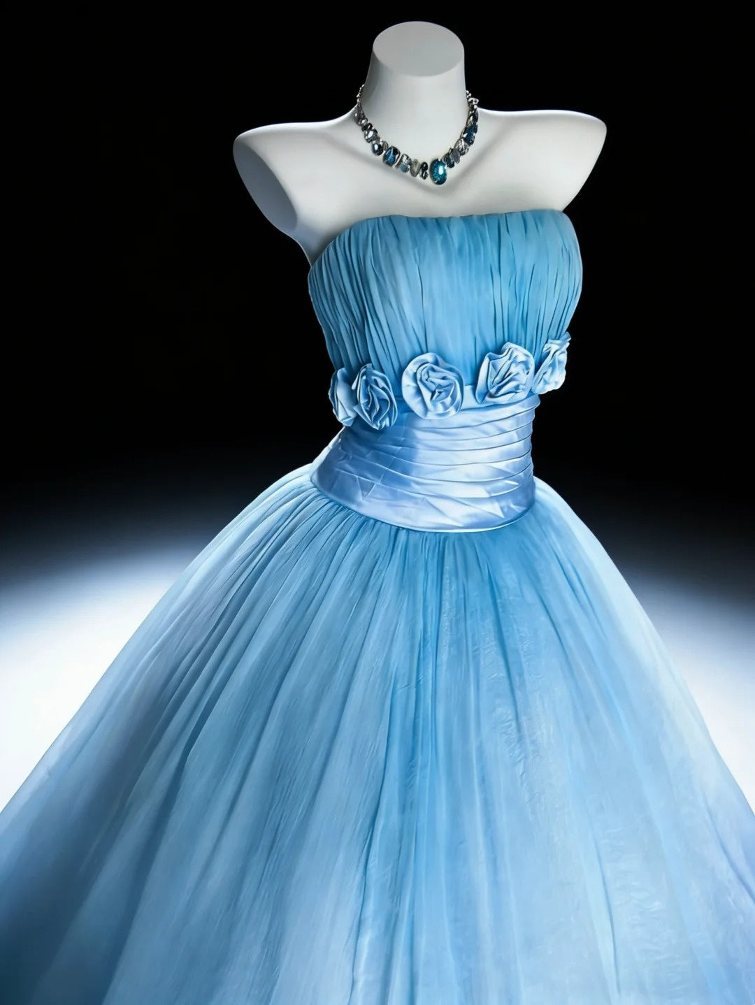 Robes de bal de promo modestes Robe de bal bustier en tulle bleu avec fleurs à volants Longue robe de quinceañera N3051