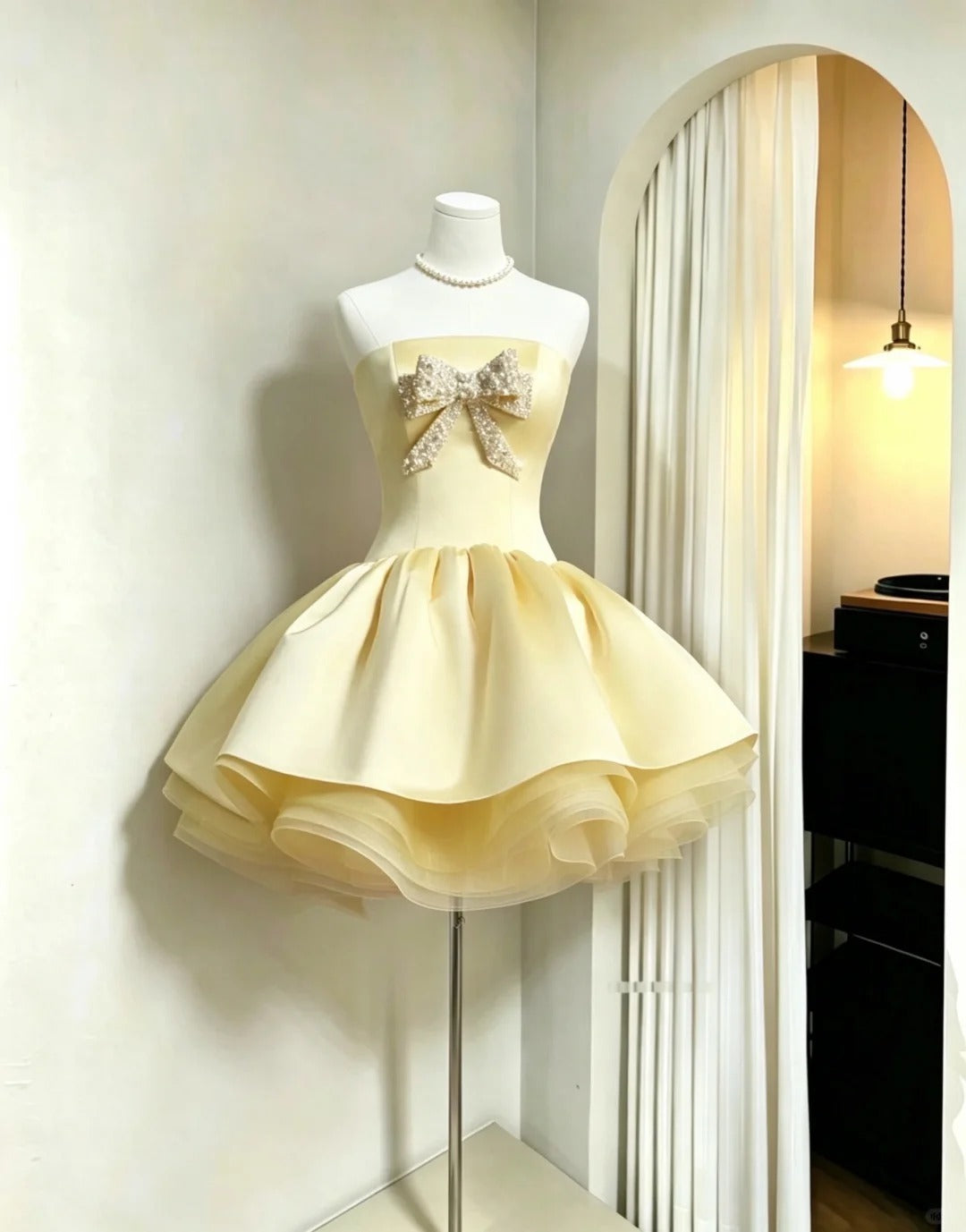 Robe de bal bustier jaune satiné courte mini pour adolescentes Inspo 18e anniversaire Tenues Robes de bal de promo RB3980