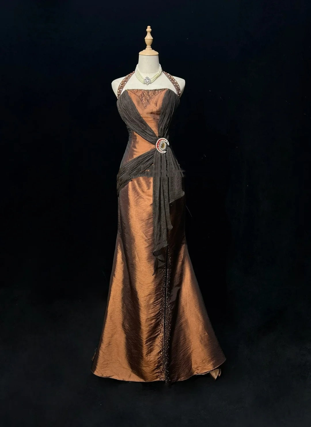 Robes de bal vintage Sirène licou Taffetas marron Perles Années 50 Longue robe de soirée N2598
