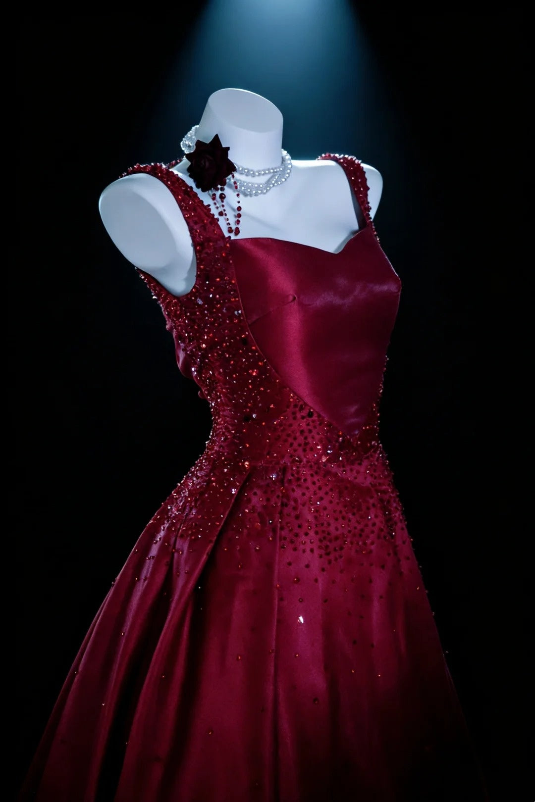 Robes de bal modestes Robe de bal bustier bordeaux avec perles longue robe de quinceañera N2961