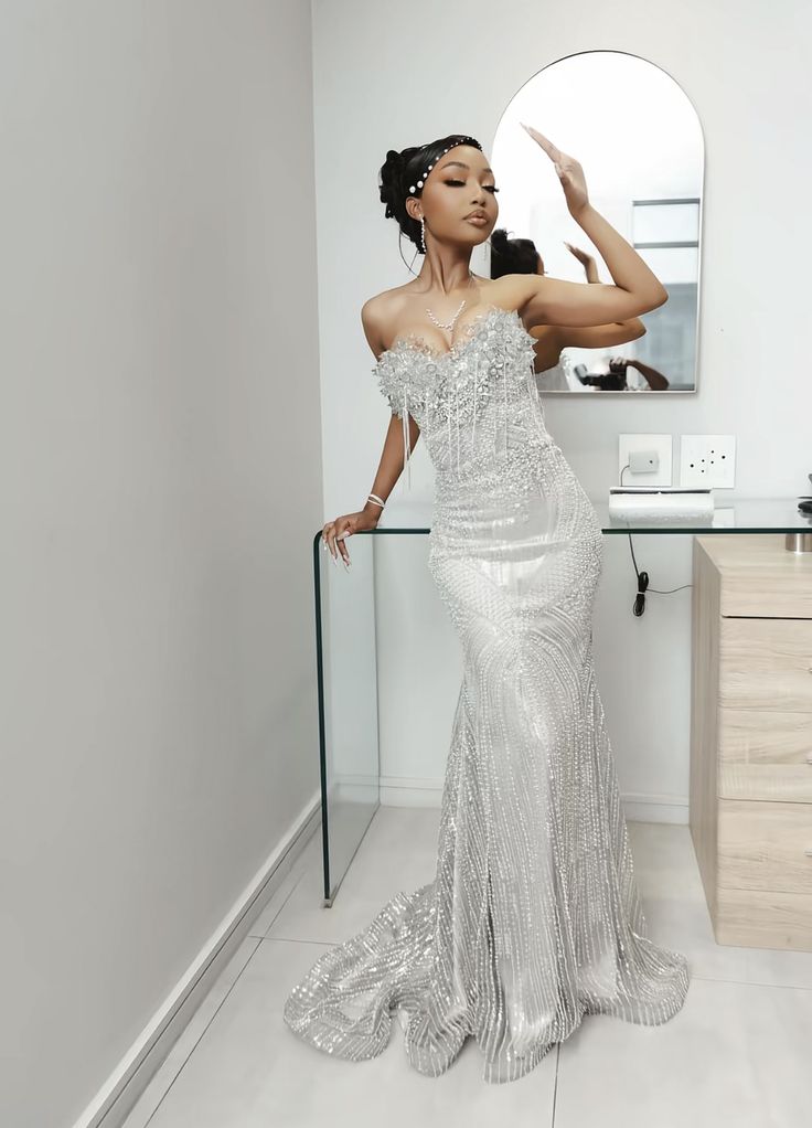 Robe de bal longue à paillettes argentées et perles, décolleté en cœur, style sirène scintillante, pour jeunes filles noires. Tenue de soirée, d'anniversaire ou autre (N410)