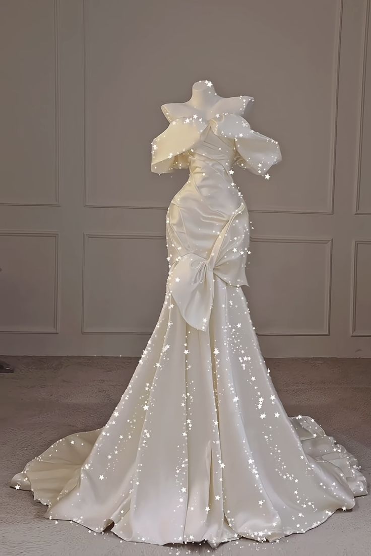 Robe de mariée sirène unie, épaules dénudées, manches courtes, satin plissé, robe de mariée longue et cintrée N128