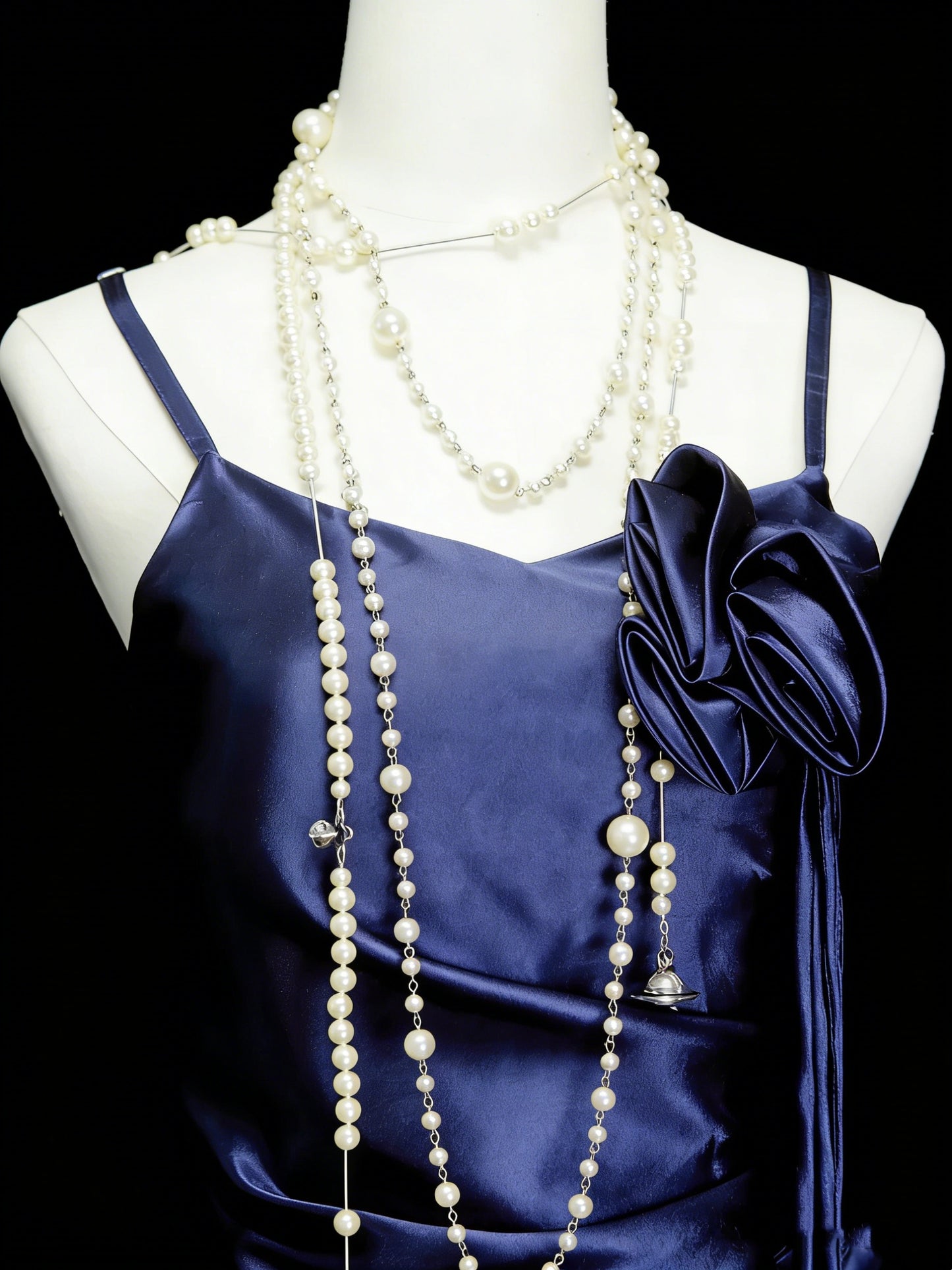 Robe de soirée vintage style années 70/80, coupe trapèze, bretelles spaghetti, bleu marine, idéale pour les adolescentes, les étudiantes et les jeunes filles. Robe longue de bal de fin d'année N1143