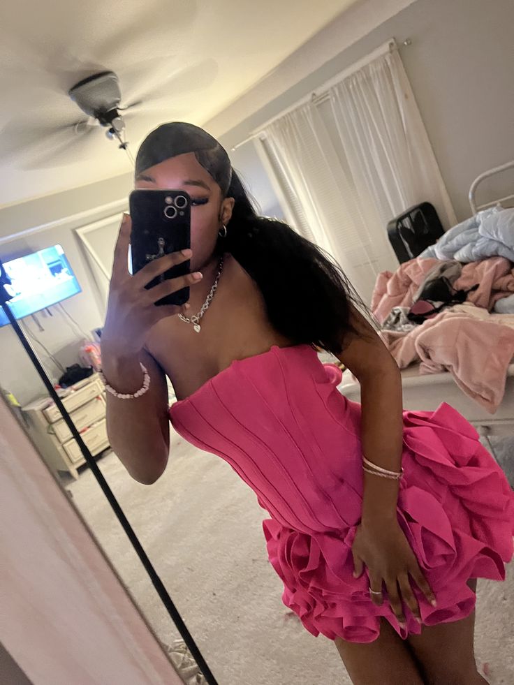 Jolie Robe Fourreau Rose Vif Sans Bretelles pour Fille Noire Robe Moulante Courte Tenue d'Anniversaire Inspo Robe Hoco Robes de Bal RB4117
