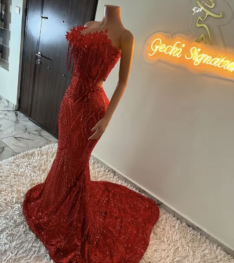 Robe de bal longue sirène rouge à sequins et perles, décolleté cœur, inspiration robe de soirée AB792