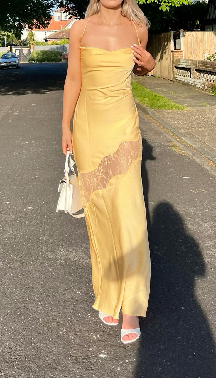 Robe longue sans manches style sirène, dos nu, en satin jaune, inspiration mariage, tenue d'anniversaire N1527