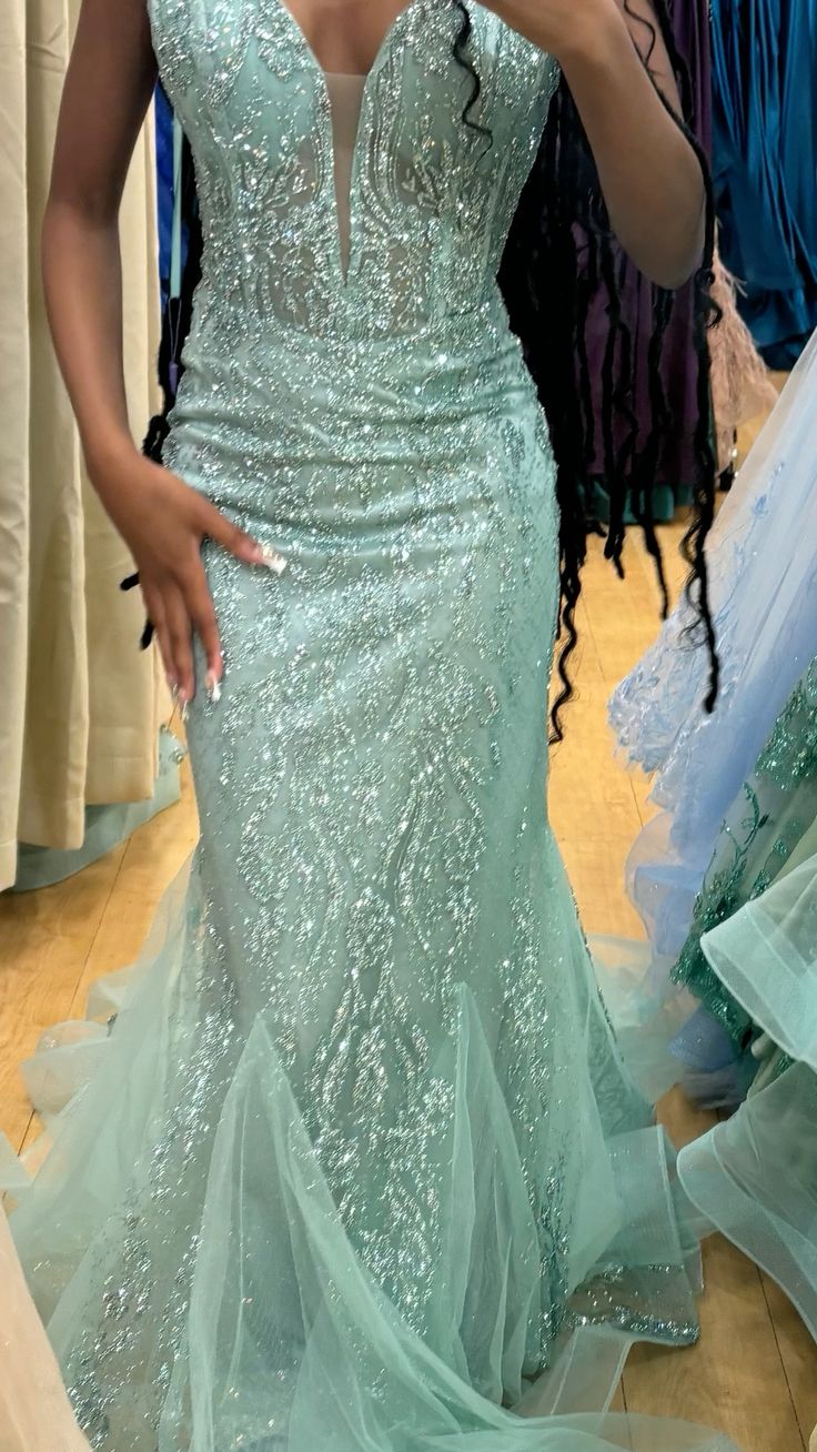 Robe de soirée sirène élégante à fines bretelles, vert menthe, ornée de sequins, longue et formelle, idéale pour un bal de promo ou un 18e anniversaire (AB1247)