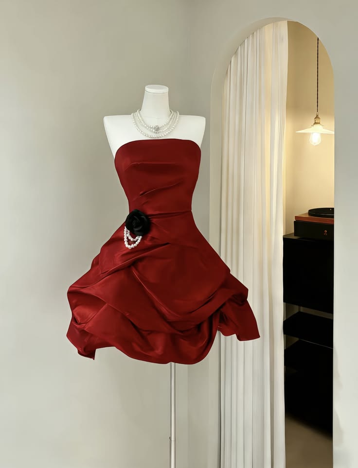 Pretty Ball Gown Strapless Burgundy Homecoming Dress Inspo With Folded Short Graduation Dresses RB6835