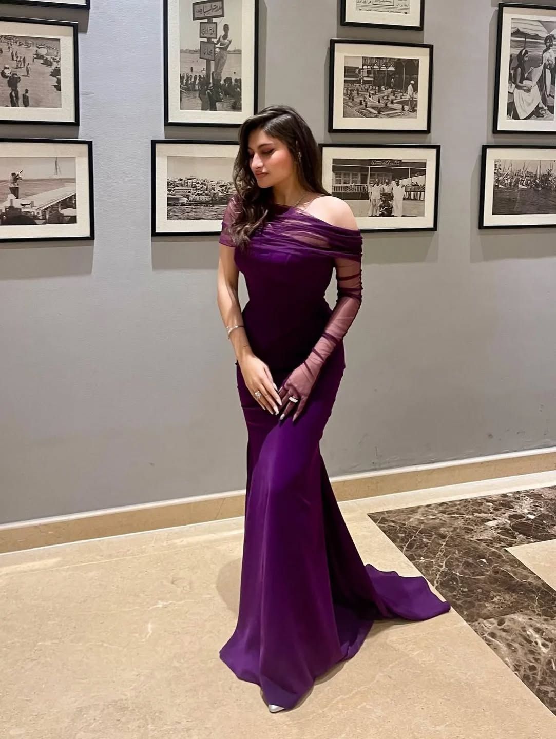 Cocktailkleid für Damen, Meerjungfrauen-Schnitt, One-Shoulder-Schnitt, plissierte, geraffte, lilafarbene Langarm-Kleider, Abendkleider AB1878