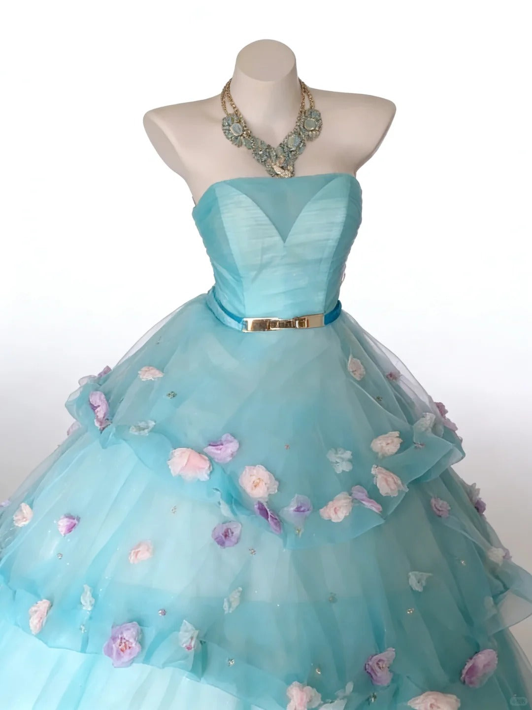 Bescheidene Ballkleider für den Abschlussball, trägerlos, helles Himmelblau, Tüll mit Blumen, langes Quinceañera-Kleid N2969