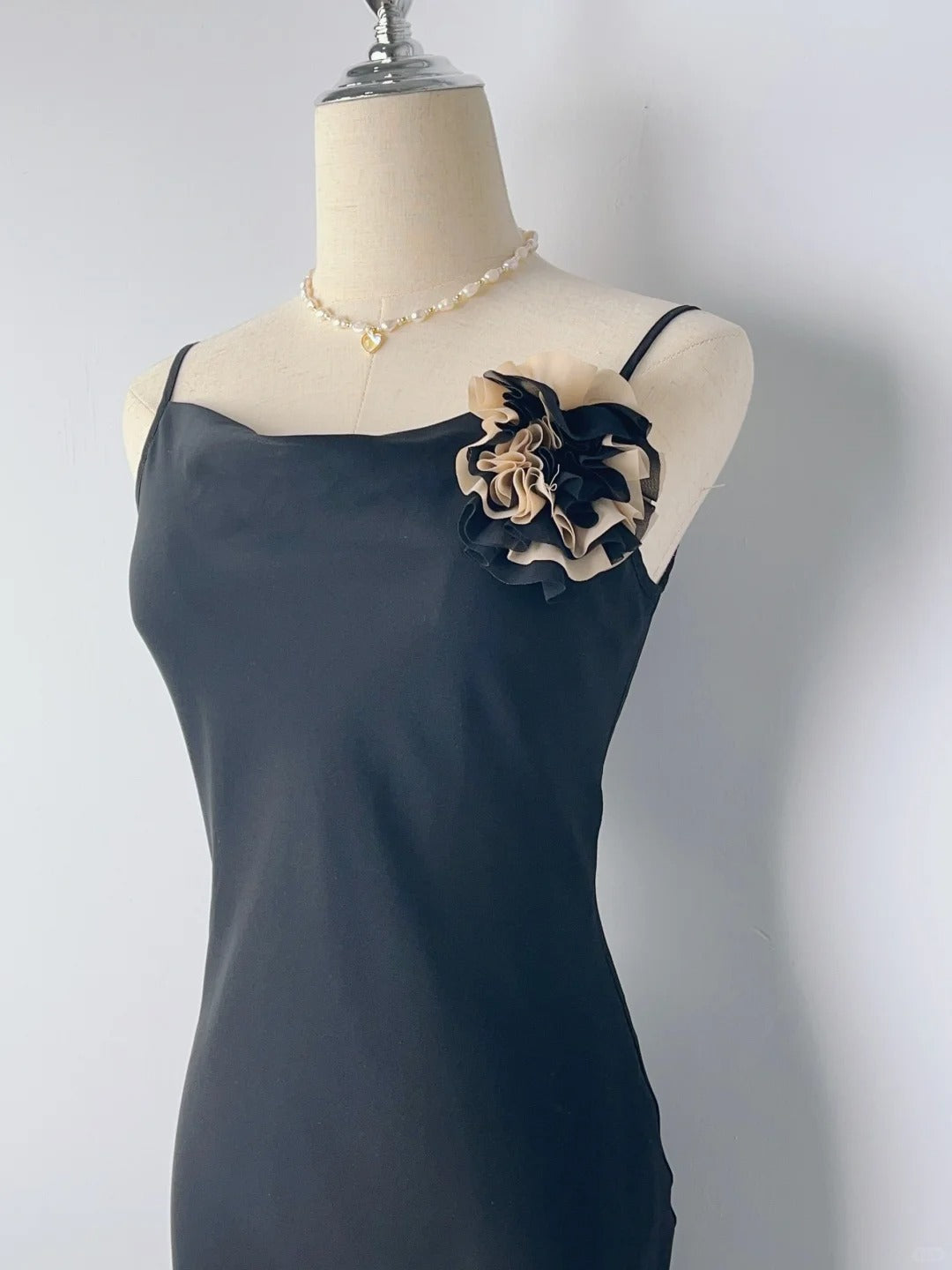 Vintage Meerjungfrau Spaghetti-Träger Schwarz mit Rüschen Chiffon Teelänge Abschlussballkleider Formelle Outfits RB3907