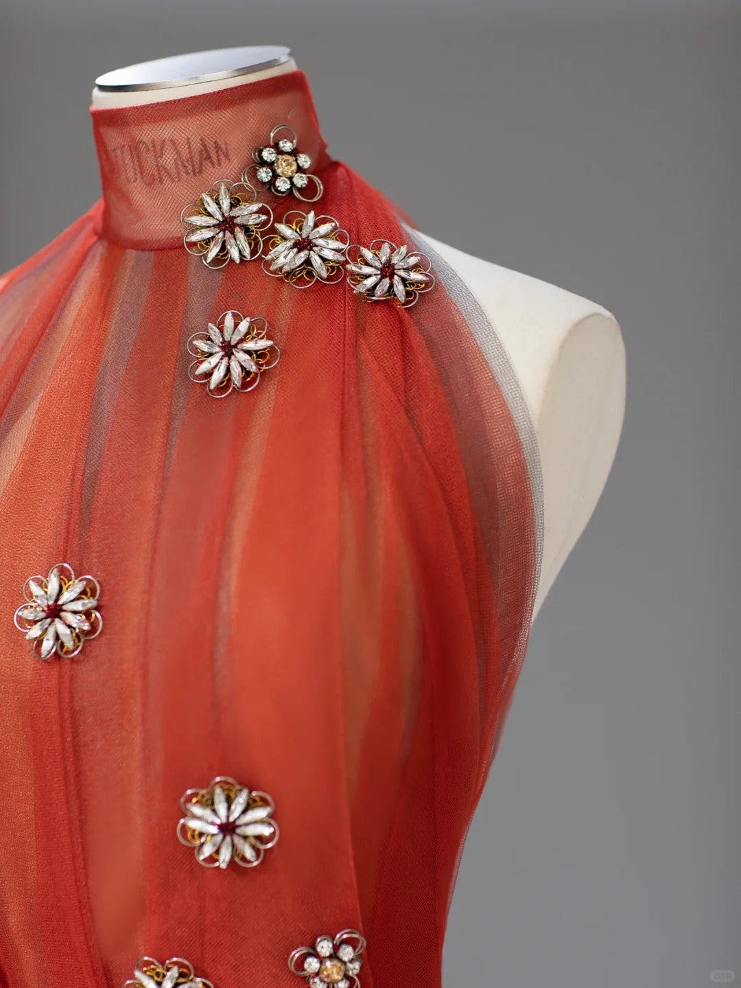 Élégante Robe de Bal Longue Droite Col Montant en Tulle Orange avec Perles Florales Idées Tenues de Soirée RB3998