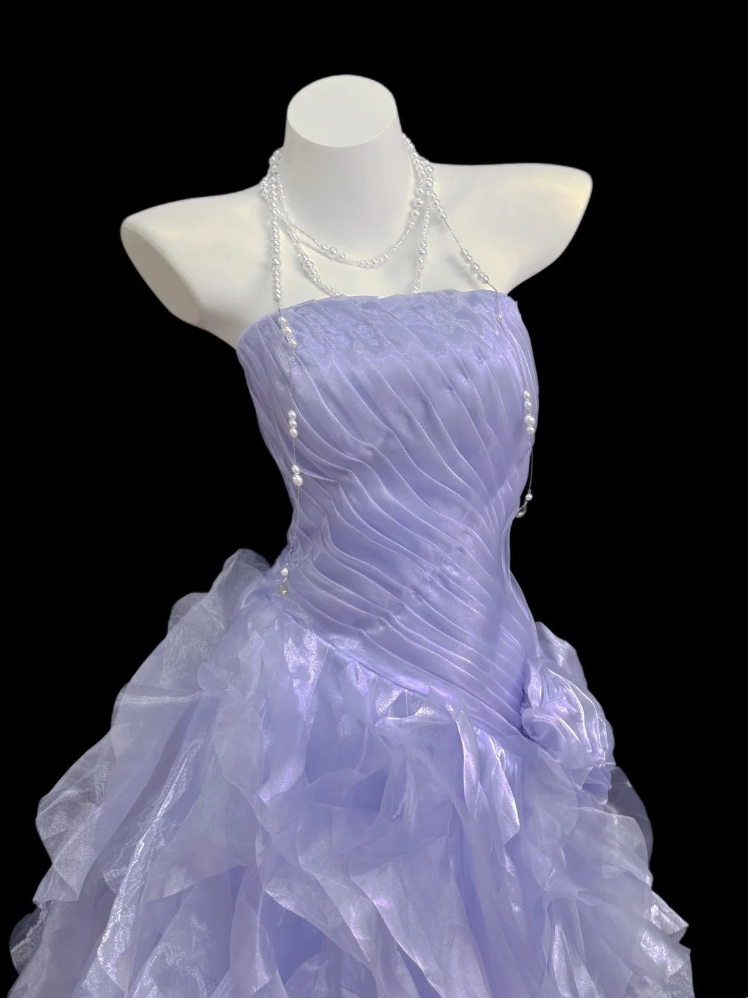 Klassisches Ballkleid, trägerlos, Flieder, mit gestuften Rüschen, bodenlang, Abschlussballkleider, Inspo, formelle Outfits, RB4465