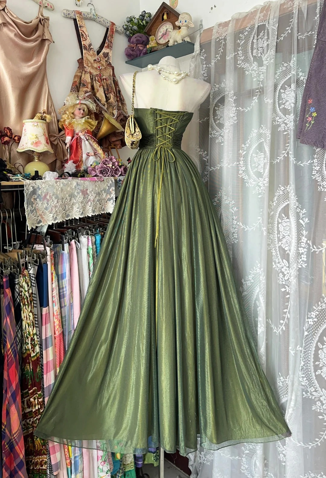 Klassisches A-Linien-Trägerloses olivgrünes Ballkleid mit Rüschen und Bodenlänge Inspo formelle Outfits RB4488