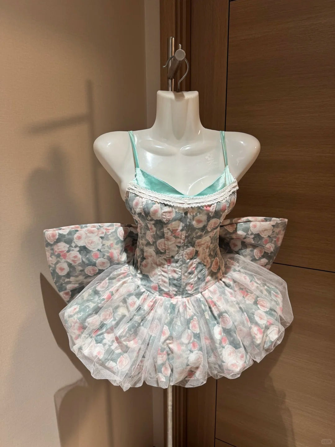 Jolie robe de bal bretelles spaghetti vert floral courte nuit à Rio Inspo Robes de soirée Hoco Robes de bal RB4038