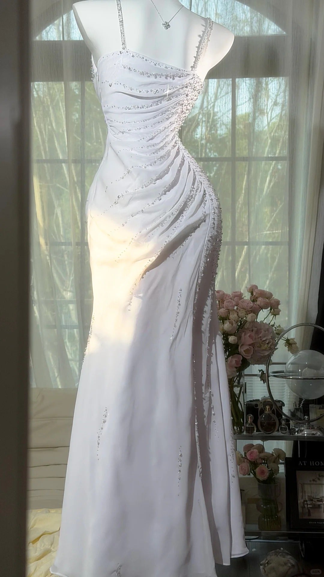 Bescheidene Abschlussballkleider Meerjungfrau Spaghettiträger Weiß Chiffon Mit Perlen Bestickt Bodenlang Abendgarderobe N3529