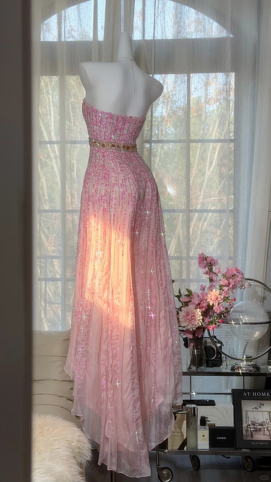 Glitzernde Abschlussballkleider Meerjungfrau Trägerlos Rosa Chiffon High Low mit Perlen Abendgarderobe N3534