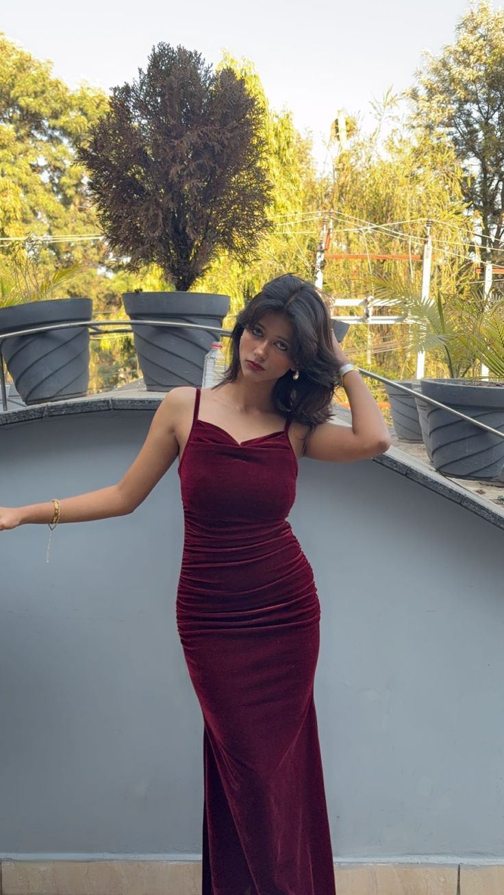 Robe de bal longue sirène sexy à bretelles spaghetti en velours bordeaux - Inspiration robes de soirée formelles N175