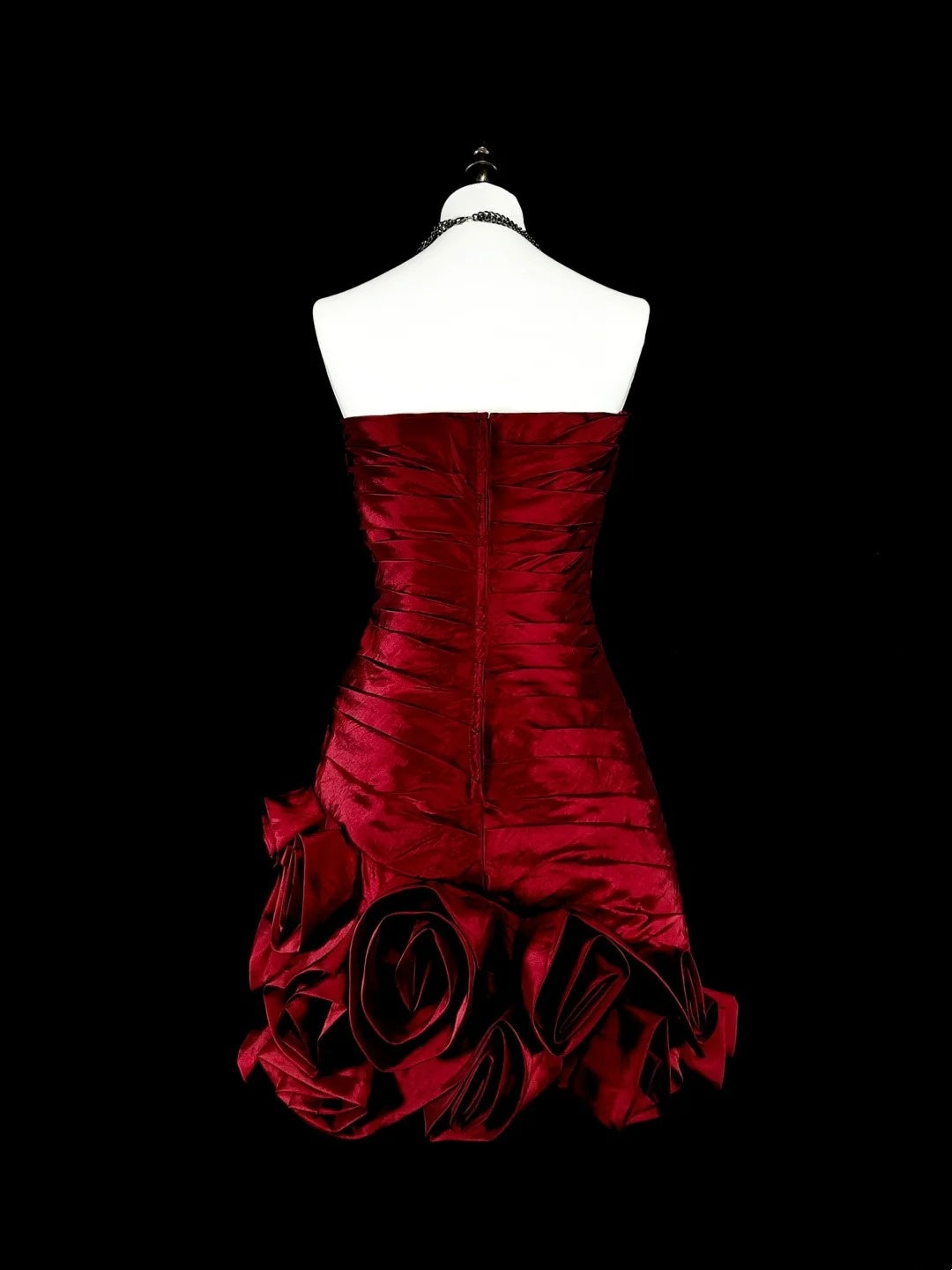 Jolies robes de bal courtes en satin bordeaux sans bretelles N2380