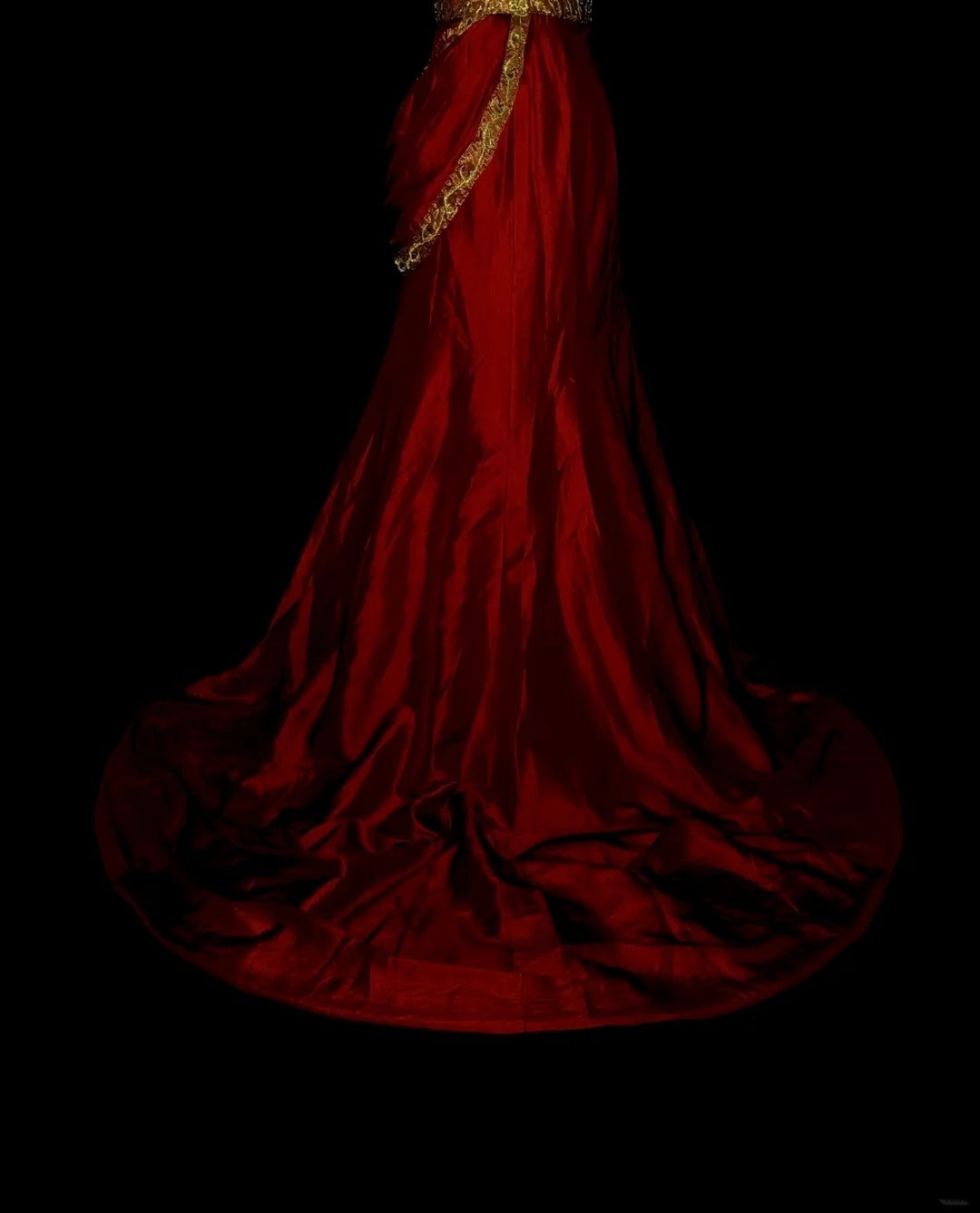 Robe de bal de fin d'année bordeaux, coupe trapèze, sans manches, ornée d'appliqués dorés, référence N1369