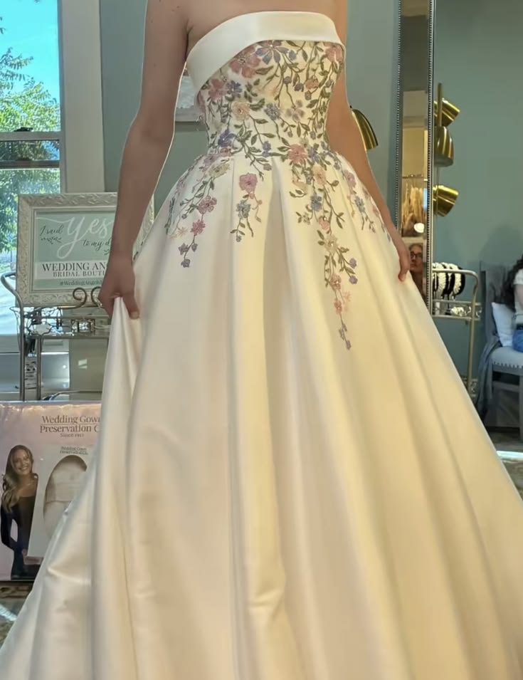 Modest Prom Dresses Ball Gown Strapless White With 3D Appliques Floor Length Long Formal Dress RC1301