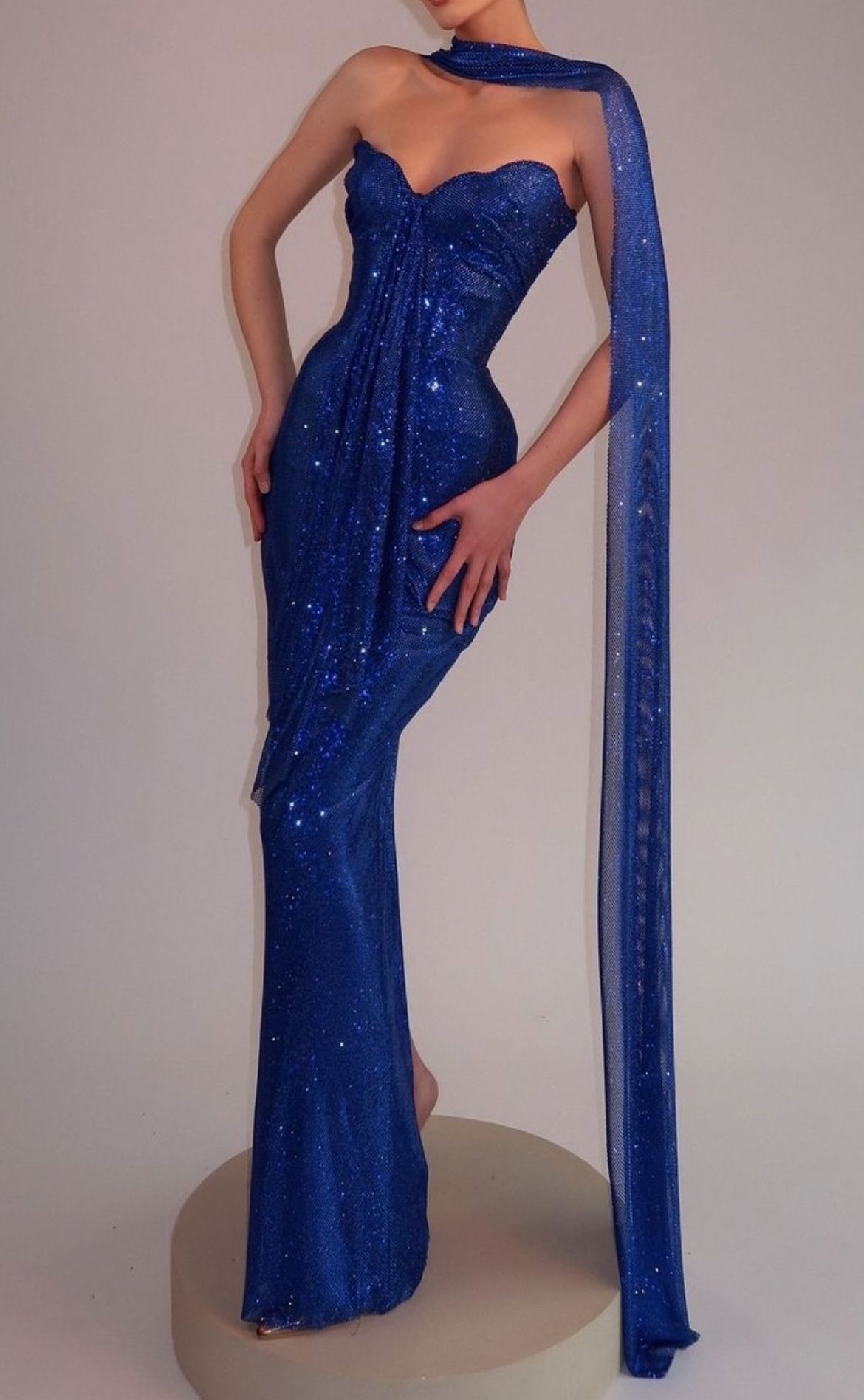 Robe de soirée sirène élégante bleu roi à sequins, décolleté cœur, robe de bal longue et formelle pour femme, robe d'anniversaire pour les 18 ans AB1300