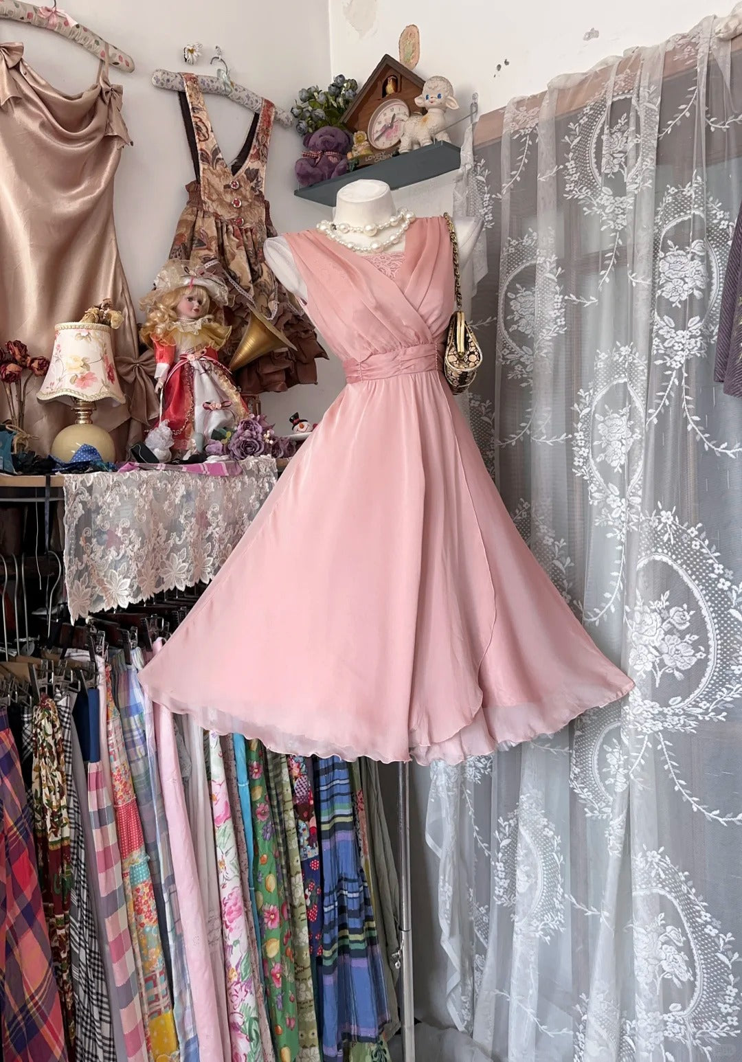Glamouröses A-Linien-V-Ausschnitt Rosafarbenes Chiffon Semi-Formal 12. Klasse Kurze Inspo Homecoming Kleider RB4481