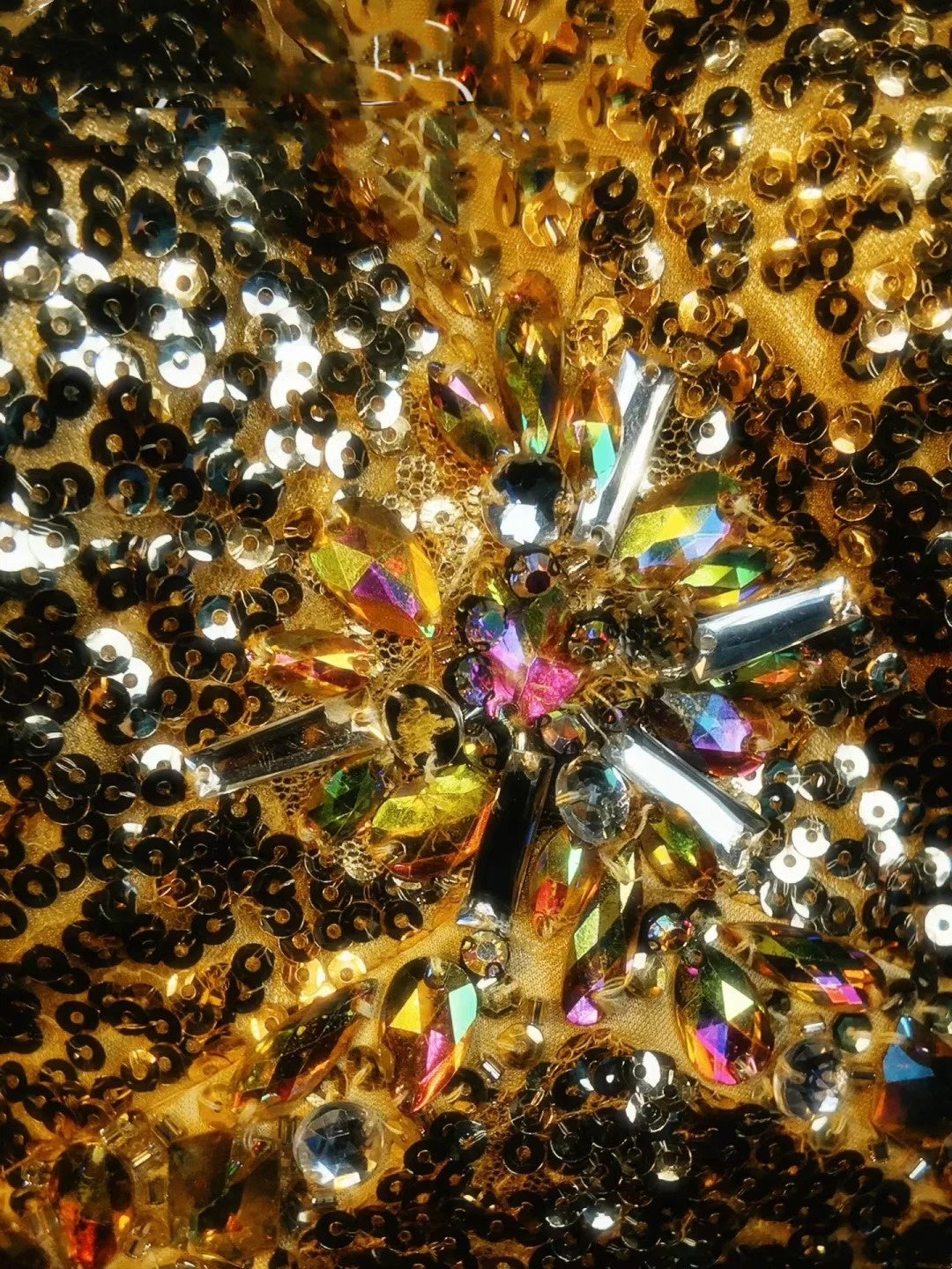 Wunderschöne Abschlussballkleider Meerjungfrau Neckholder Gold Pailletten Rückenfrei Ärmellos Formelle Abendgarderobe N3787