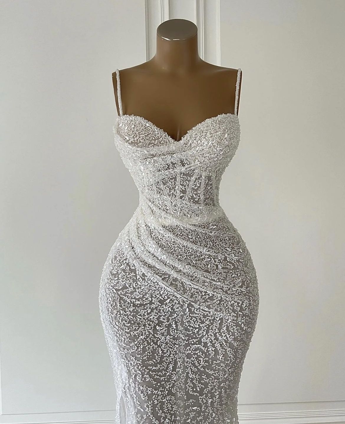 Klassisches Meerjungfrauen-Brautkleid für Damen mit Herzausschnitt, Spaghettiträgern und Schleppe AB982