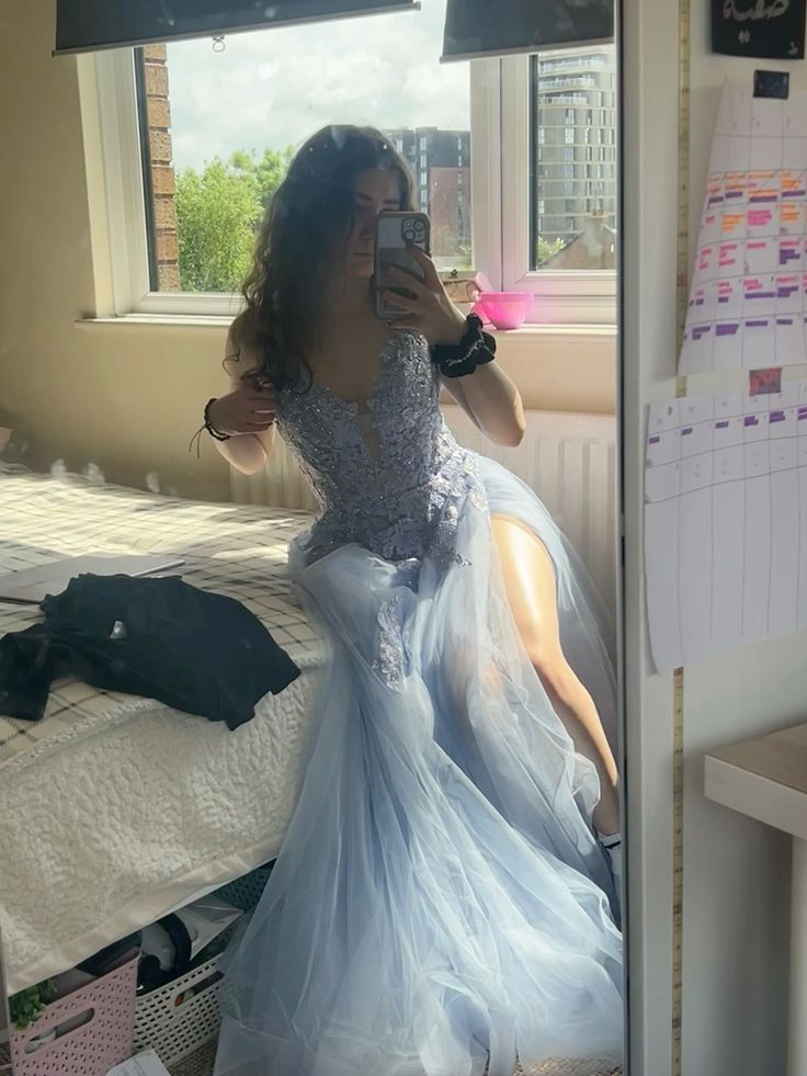 Robe de soirée sirène longue et sexy en tulle bleu et dentelle à fines bretelles spaghetti AB1565