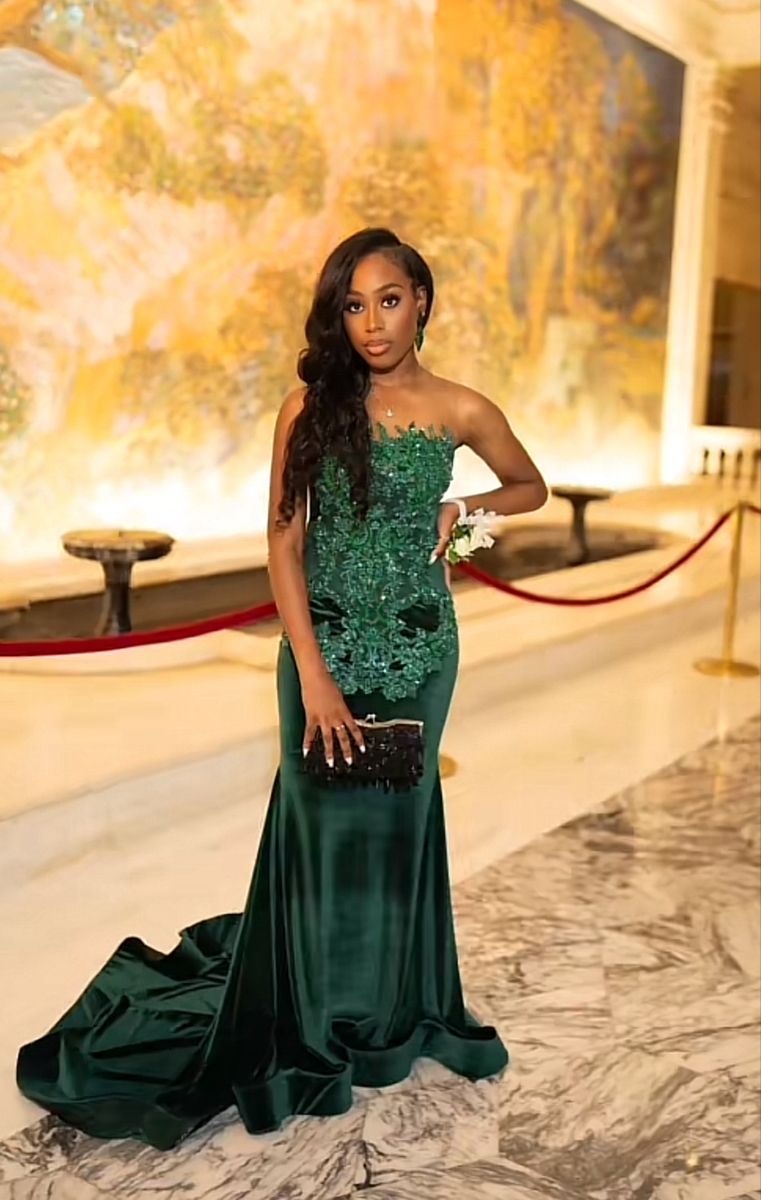 Robe de bal longue sirène sans bretelles en velours noir et vert foncé avec corsage en dentelle pour fille, idéale pour une fête d'anniversaire ou une soirée (N436)