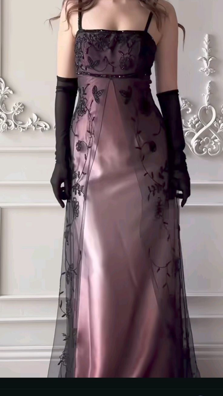 Robe de soirée élégante en tulle long et délicat, coupe trapèze, ornée de perles, idéale pour un anniversaire ou un bal de promo (N1695)