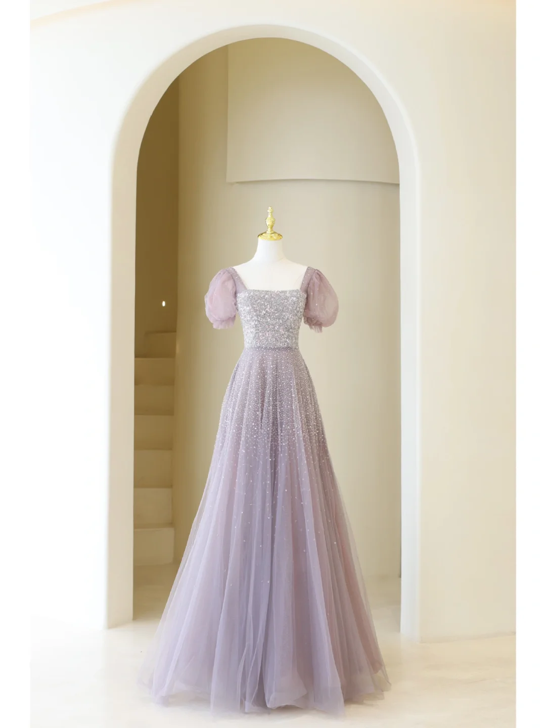 Niedliches Ballkleid mit eckigem Ausschnitt, altfliederfarbenem Tüll, langes Abendkleid, beeindruckendes Outfit zum 19. Geburtstag, Abendkleid AB866