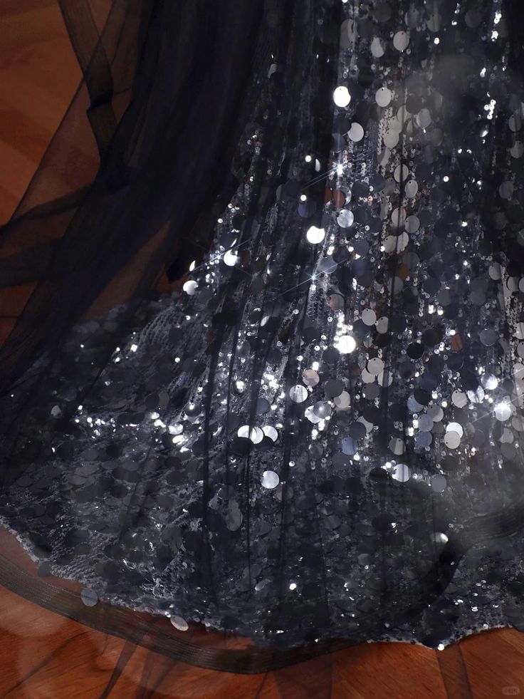 Schwarzes, glitzerndes Pailletten-Tüll-Meerjungfrauen-Abendkleid, trägerlos mit Schleife, für Teenager und Gymnasien AB1932