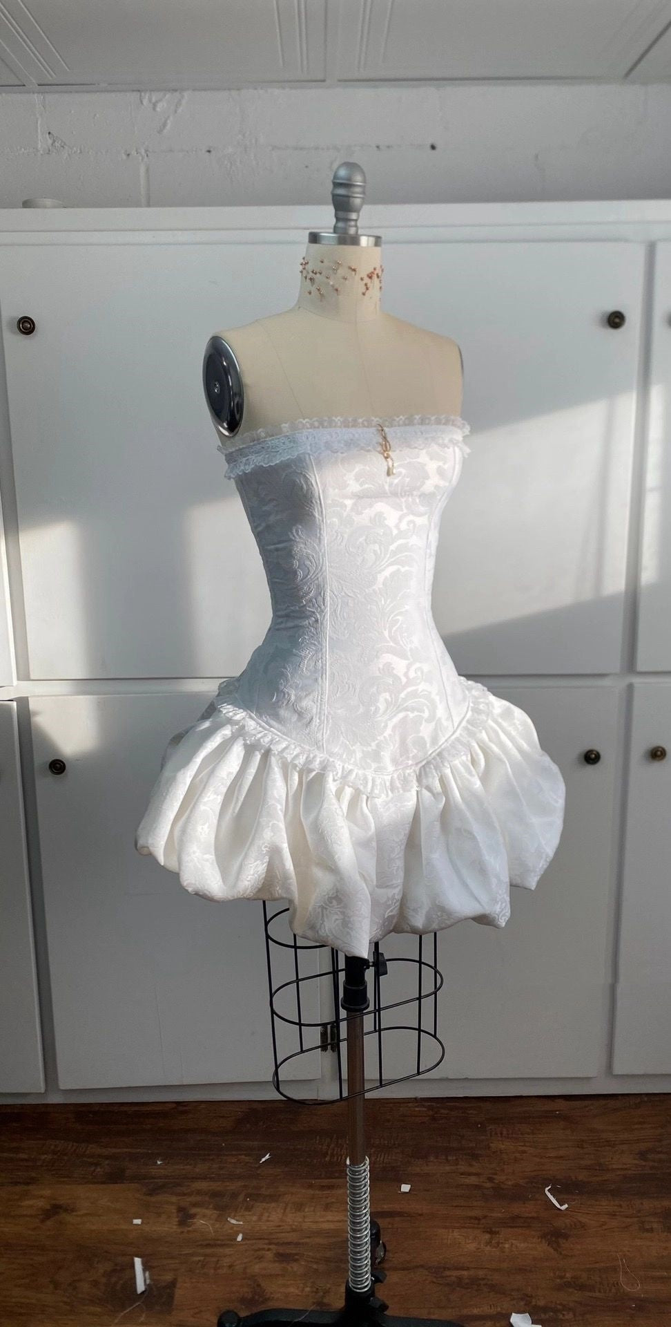 Flirty Ball Gown Strapless White Lace High School Senior Grad Short Mini Fall Homecoming Dresses RB4424