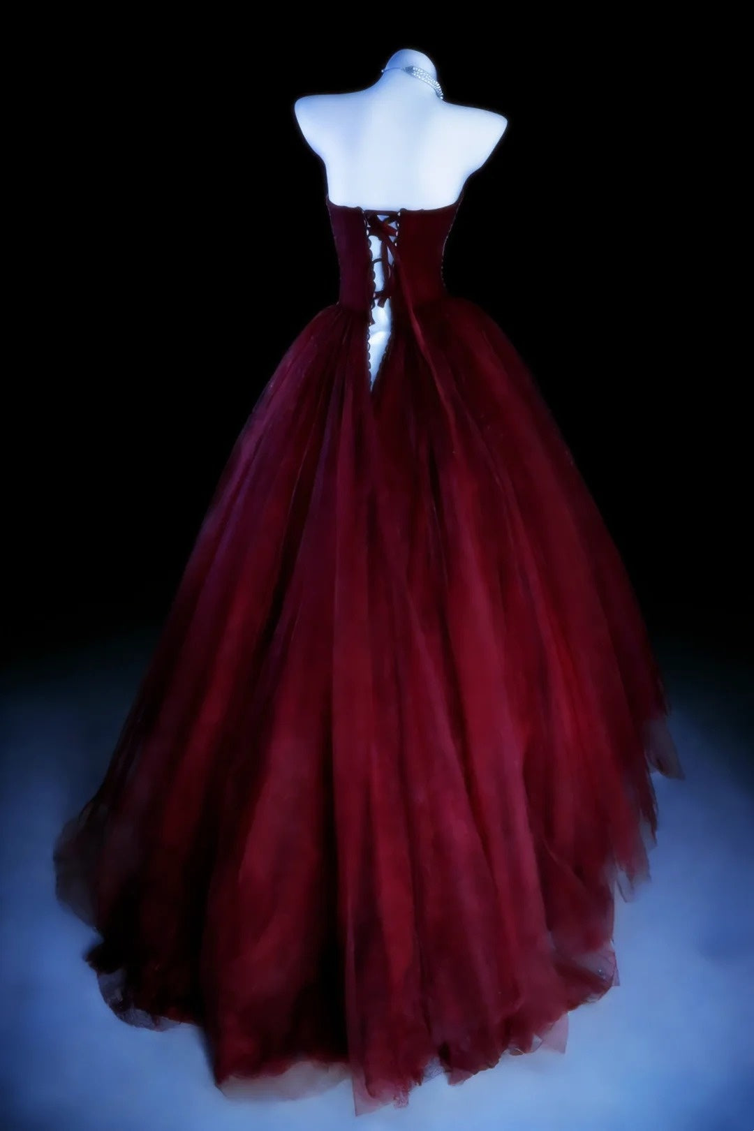Robes de bal de promo modestes robe de bal en tulle bordeaux avec perles longue robe de Quinceañera N2962