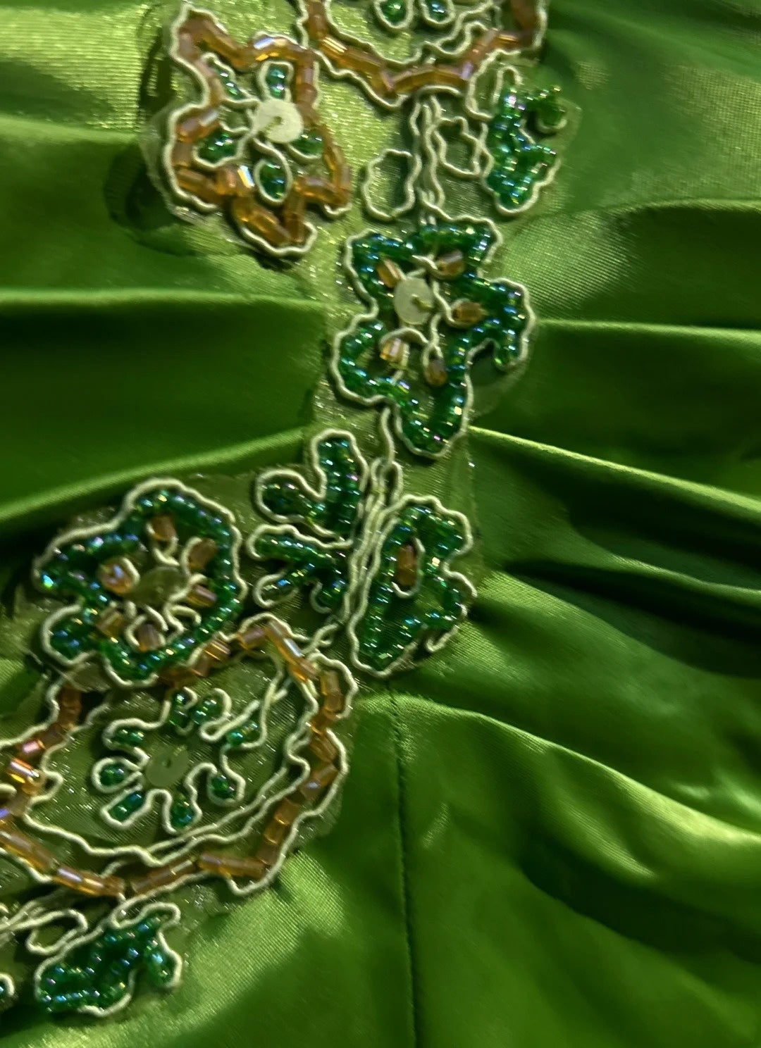 Robes de bal vintage Sirène Asymétrique Satin Vert Clair Perlé Robe Longue de Soirée N2450